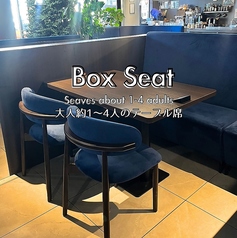 大人3-4人がけのお席。