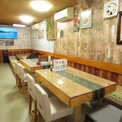 足を伸ばしてリラックスできる掘りごたつ席。少人数の飲み会や女子会など、和やかな雰囲気でお食事をお楽しみいただけます。