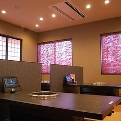 足を延ばしてお食事をゆっくりと楽しめる掘りごたつは各種宴会にも最適♪当店自慢の本格炭火焼肉の数々を心ゆくまでお楽しみください☆