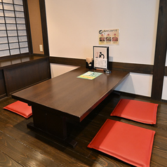4名様の掘りごたつの座敷席です。落ち着いた和の空間で、ゆったりとした食事時間をどうぞ。