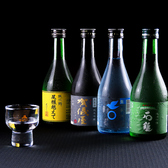 海鮮料理と相性抜群の地酒や焼酎を豊富に取り揃えております。「石鎚」や「雪雀」、「城川郷」といった愛媛が誇る銘酒をはじめ、「黒霧島」や希少な「魔王」などの本格焼酎まで圧巻のラインナップ!自慢の海の幸と合わせて至福のひとときをお過ごしいただけます。