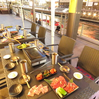 夏冬関係なくテラス席を満喫！夜景を見ながらの焼肉◎