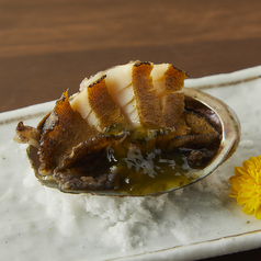 活き鮑の炉端焼き　あおさ餡掛け