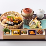 ランチメニューも種類豊富。昼と夜でご提供するお料理が変わるので、何度来てもお楽しみ頂けます。