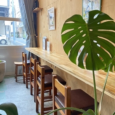 おひとり様でもお気軽に、カウンター席もあります。