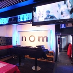 黒と蒼のコントラストが妖艶な輝きを魅せる！