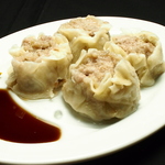 店内で一つずつ丁寧に手包みした自家製焼売！溢れ出す肉汁と手作りならではの美味しさをぜひ味わって