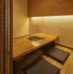 【完全個室】掘りごたつ席は4名様×7卓ございます。靴を脱いで足を伸ばして寛ぎたい方にはピッタリ◎ごゆっくりとお寛ぎください。