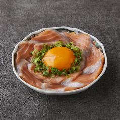 【飲めるユッケ】サーモンユッケ