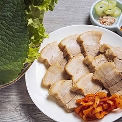 旨みあふれる韓国ポッサムセットの写真