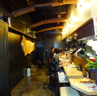 カウンター席のみのおしゃれ居酒屋