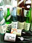 料理と一緒にくいっと一杯いきたい日本酒。こだわり抜いた四国の地酒がずらり。