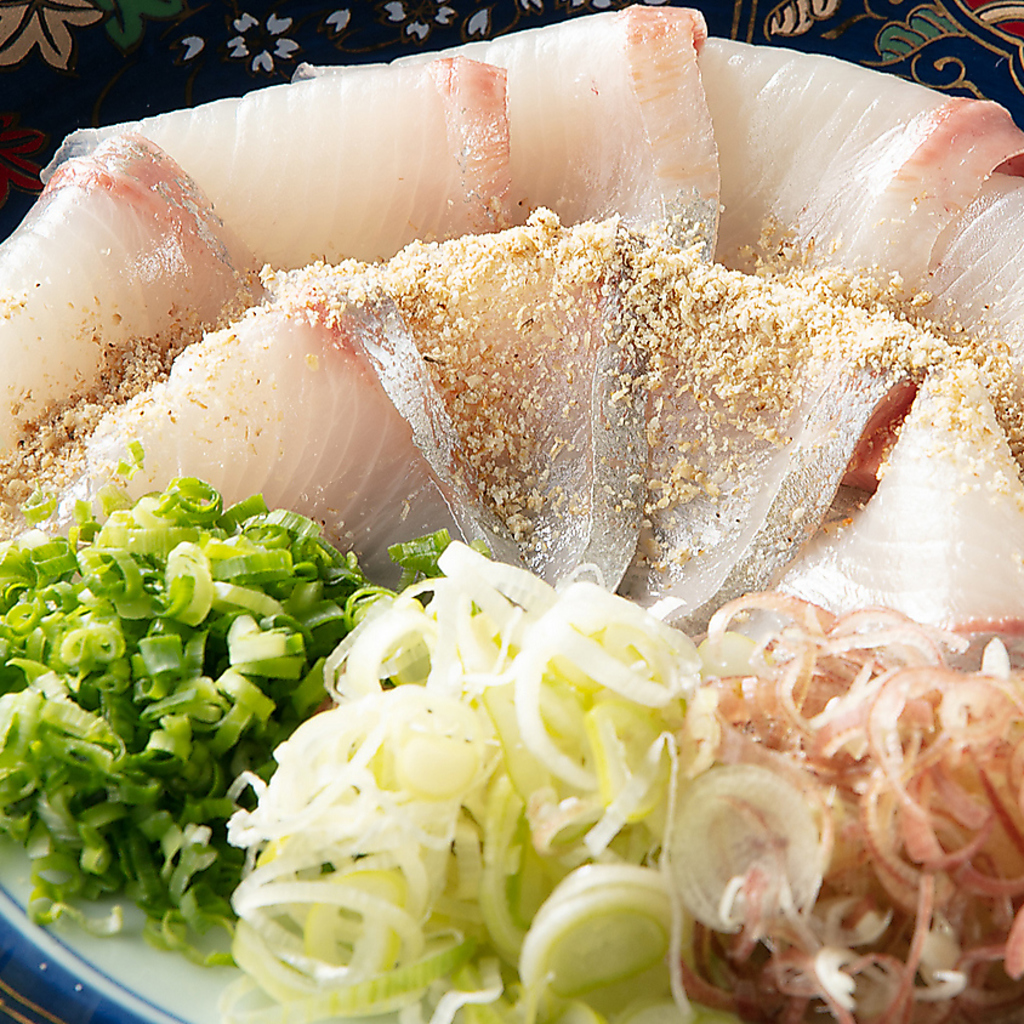 脂ののったゴマカンパチは常連さんに大人気のひとしなです