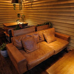 ゆったりとおくつろぎいただけます。2人×1席、4人×1席、6人×1席