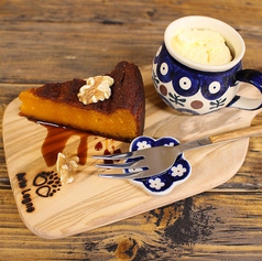 カラメルかぼちゃケーキとバニラアイスクリーム