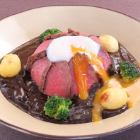 お昼限定の名物黒カレー♪