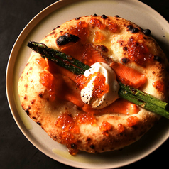 燻香サーモン・いくら・アスパラの北海道ビアンカPIZZA