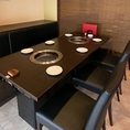 プライベート感を味わえるテーブル席は、4・4・6名様のお席をご用意。