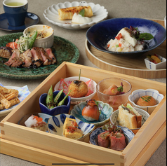 季節の洋菜9種と京都ぽーくのグリル・鯛めし風リゾットを愉しむコースの写真
