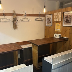 4名様掛けのBOX席が2席ございます。ゆっくり長時間過ごしたい方にオススメ