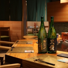 【1名様～10名様】目の前で調理風景を眺められるカウンター席。デート、仕事帰りのサク飲みにおすすめ◎人気のお席の為、ご利用の際はお早めに！！