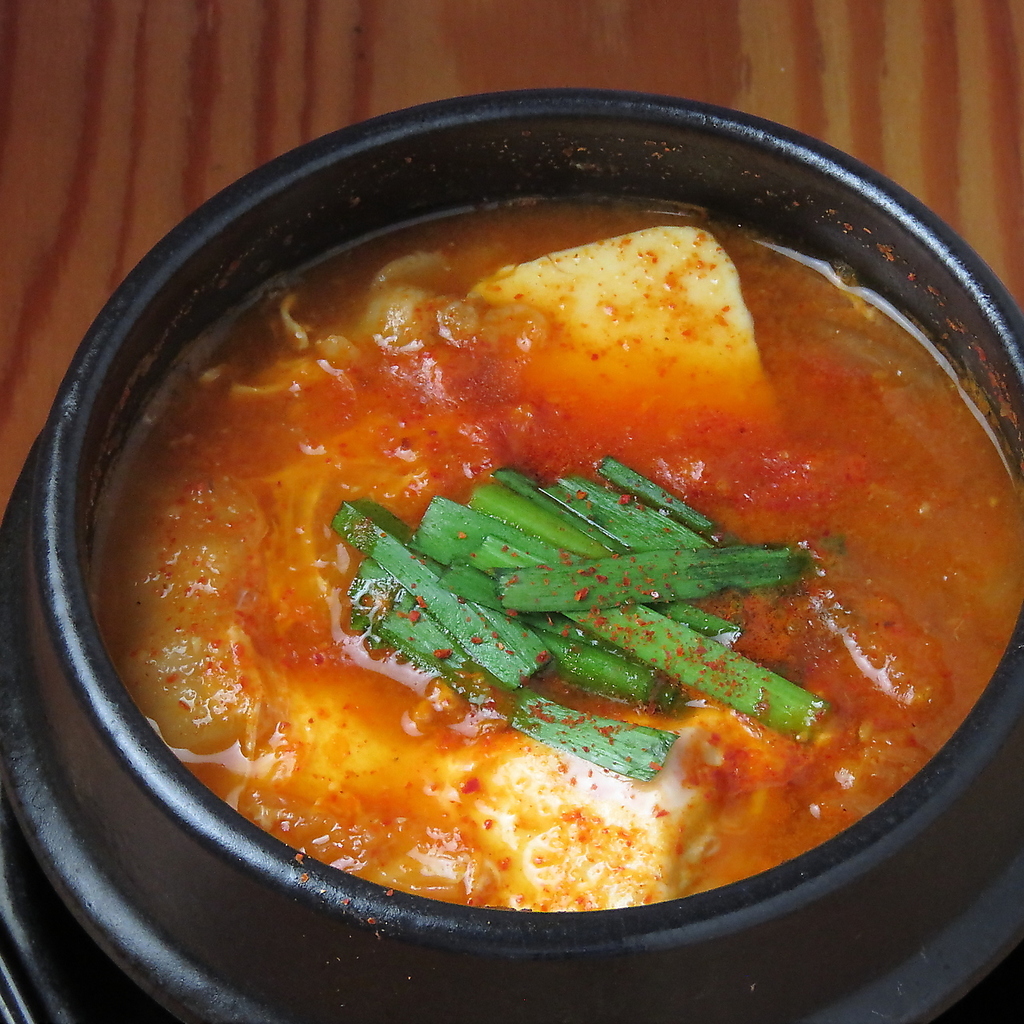 辛さの中の旨みがやみつきになる、好きな方にはたまらないスンドゥブメニューをご堪能いただけます◎