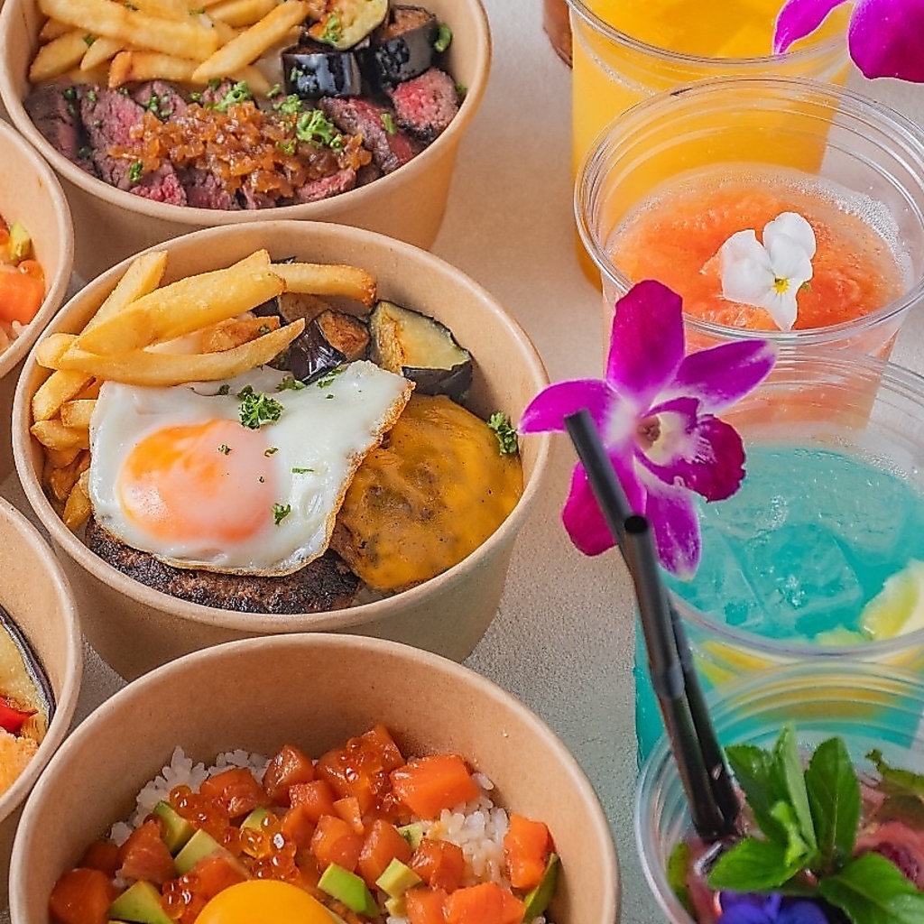 彩り豊かで可愛らしい見た目のお食事メニュー♪ご友人とのお食事や女子会等で是非ご利用下さいませ☆