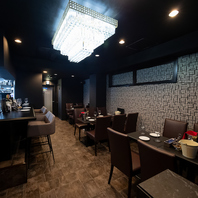 広々テーブル席でワイワイと