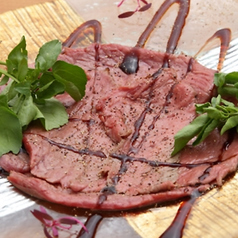 厳選和牛炙りバルサミコソースの写真