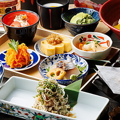 鶴舞 酒ヲ嗜ム 和酒ト豆皿のコース写真
