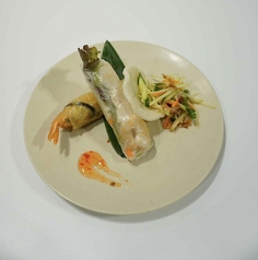 前菜盛り（生春巻き・揚げ春巻き・本日のサラダ）