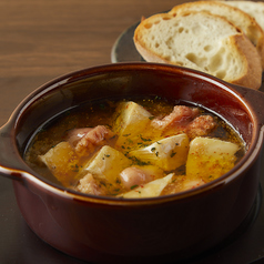 カマンベールと博多明太アヒージョ/海の恵み 海鮮麻辣アヒージョ