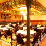 入り口を入るとすぐに広がる開放的な店内。大型宴会にも！