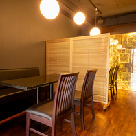 ゆったりと寛げる仕切り有のお席をご用意しております！