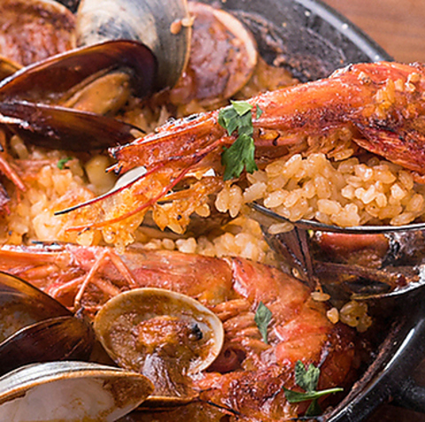 本場さながらの雰囲気を堪能。本格派スペイン料理＆ワインでスペインに小旅行気分♪