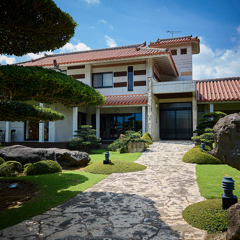 沖縄料理の数々と和の魅力が融合した特別な味わい、くつろげる空間でお待ちしています