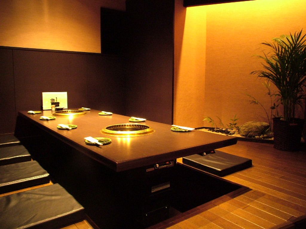 大人気の10名半個室席など、全60席