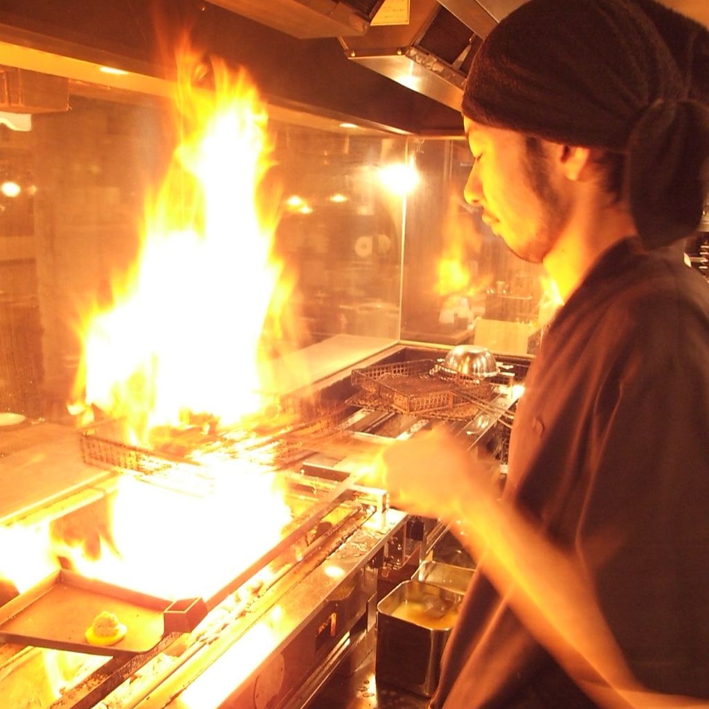 名物【みやざき地頭鶏 炭火焼】噛むほどに湧き出る深い旨味が口いっぱいに広がります♪