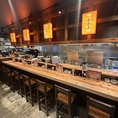 カウンター席■『焼きあがる餃子の香り』『鍋を振るう中華のライブ感』 大阪/天満/餃子/中華/飲み放題/ビール/ディナー/貸切