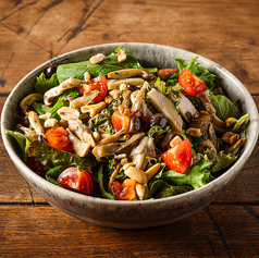 3種のきのこと燻製ナッツのサラダ