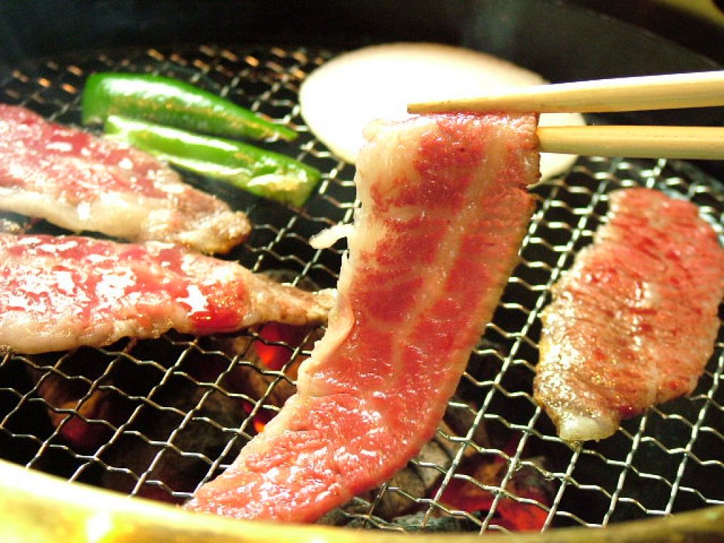 備長炭でサッと炙って口にすれば、至福の味わいが貴方に訪れます・・・。