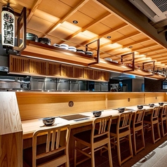 カウンター席は全12席です。