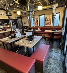 4名様テーブルを4つご用意しております。最大、テーブル連結で10名様までご利用できます！