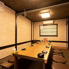 仕切りを活かしたプライベート感あふれる掘りごたつ席は周りを気にせずお食事やご宴会をお楽しみいただけます。