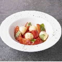 フルーツトマトとパールモッツァレラのカプレーゼ