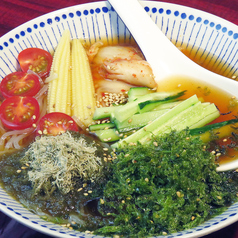 【◇〆にぴったり◇】とろろが乗った和風仕立てのツルツル盛岡冷麺！の写真