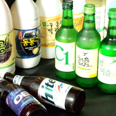 【本場の韓国酒】ビールはもちろん、生マッコリや韓国焼酎も豊富にご用意♪フルーツマッコリは女性に人気！