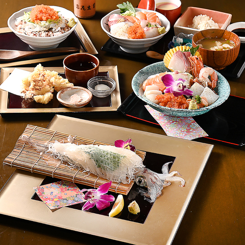 糸島の旬素材と獲れたてのイカをどうぞ。海を一望しながら非日常の贅沢な一時を。