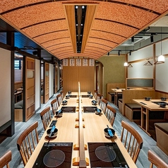 最大12名様でご利用いただけるテーブル席です。