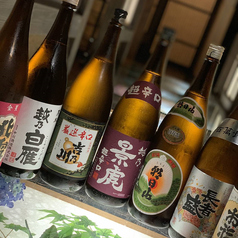 新潟の地酒を各種ご用意。飲み放題にも地酒含む。